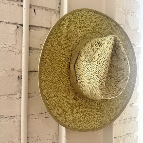 Green straw hat - Picture 3 of 5